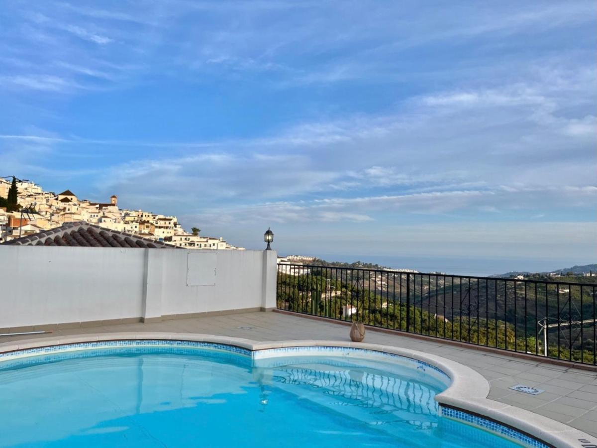 דירות פריחיליאנה Casa La Aguanosa Con Piscina Y Vistas Al Mar מראה חיצוני תמונה